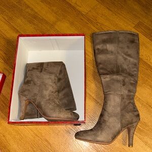 Chic Taupe Suede Heeled Boots